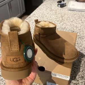 W Classic Ultra Mini UGG